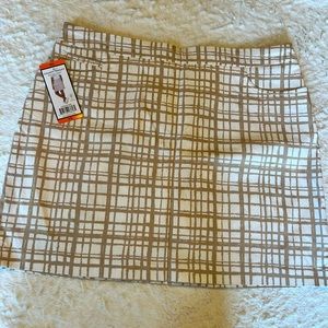 New Golf Skort- Tan and White XXL w Built in Shirts